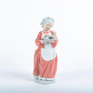 Lladro Figurine, Mrs. Santa Claus 01006893