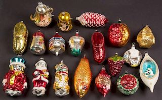 ASSORTED FIGURAL GLASS CHRISTMAS ORNAMENTS, LOT OF 19