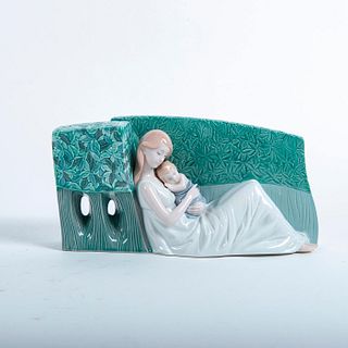 Lladro Figurine, A Tender Caress 01008436