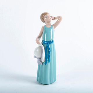 Lladro Figurine, Coiffure Girl With Straw, Prissy 01005010