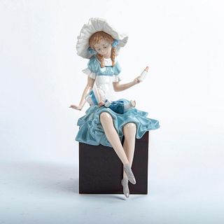 Lladro Figurine, Feeding The Doll 01001380