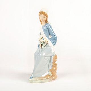 Lladro Figurine, Girl Sitting With Lilies 01004972
