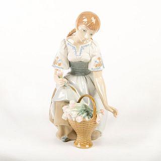 Lladro Figurine, Girl With Tulips 01004720