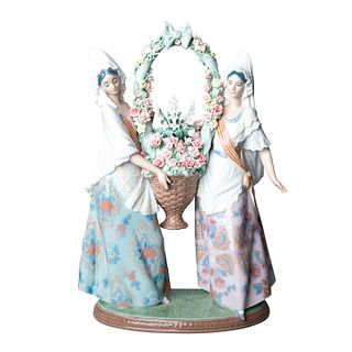 Lladro Floral Offering Figural Sculpture 01001490