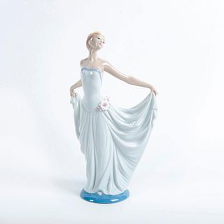Lladro Lady Figurine, Dancer 01007189