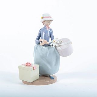 Lladro Porcelain Figurine, Easter Bonnet 01005852
