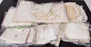 ASSORTED VINTAGE LINEN AND OTHER TABLE LINENS, UNCOUNTED LOT