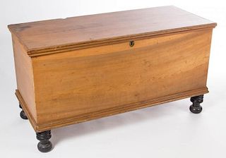 SHENANDOAH VALLEY OF VIRGINIA POPLAR AND YELLOW PINE BLANKET CHEST