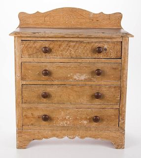 AMERICAN PAINT-DECORATED PINE CHILD'S BUREAU / CHEST OF DRAWERS