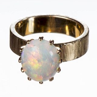 VINTAGE LADY'S 14K GOLD AND OPAL RING