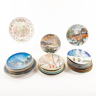 22 Porcelain Collectors Plates, Christmas