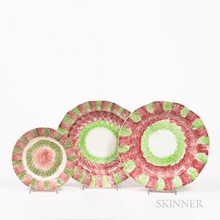 Three Red and Green Rainbow Spatterware Plates, England, 19th century, two paneled-rim dinner plates and a small plate, all with altern