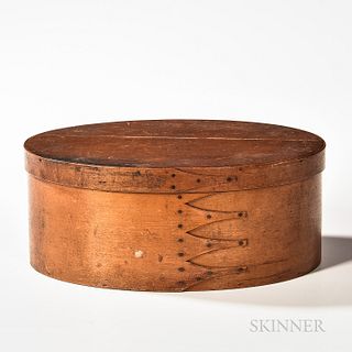 Shaker Covered Oval Box, with four swallowtails on base, old surface, (top split, with stain), ht. 5 1/2, wd. 13 1/8, dp. 9 1/2 in.  Pr
