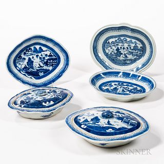 Five Pieces of Canton Pattern Chinese Export Porcelain, 19th century, two covered vegetable dishes and three shaped open serving dishes