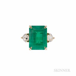 18kt Gold, Emerald, and Diamond Ring, the emerald-cut emerald measuring approx. 14.86 x 11.07 x 7.73 mm, flanked by pear-shape diamonds