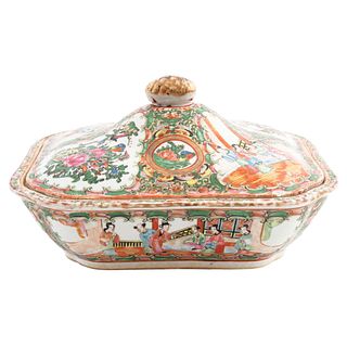 DISH, CHINA, CA. 1900, Cantonese style, ROSA Family, Made of porcelain, polychrome decoration, 5.5 x 10 x 8.6" (14 x 25.5 x 22 cm)