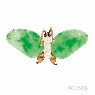 14kt Gold, Jade, and Cultured Pearl Butterfly Brooch, Hong Kong, with jade wings and cultured pearl body, 7.9 dwt, lg. 2 3/4 in.