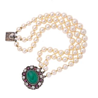 Pulsera de tres hilos de perlas, simulantes en plata .925. 69 perlas cultivadas color crema de 6 mm. Peso: 39.5.