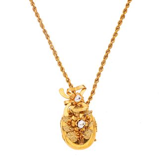Collar y pendiente con perlas en oro amarillo de 8k y 10k. Diseño fitomorfo con dos perlas amorfas. Peso:  16.5 g.