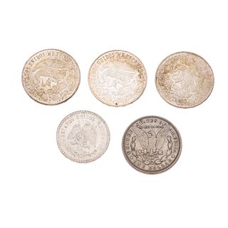 Cinco monedas en plata .720. Tres monedas de la Olimpiada Mexico 68. 1 peso Libertad. 1 dolar. Peso: 110.8 g.