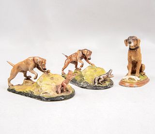 Lote de 3 perros cazadores. Sobre los diseños de  Paul-Édouard Delabrièrre. (Francia 1829 – 1912) SXIX. Elaborados en plomo policromado