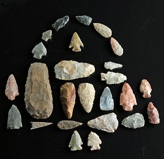 Lot of 25 Native American Stone Arrowheads & Points