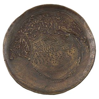 ROSENDO PÉREZ PINACHO, Plato camarón, Signed and with monogram, Bronze plate P / T, 8" (20.5 cm) in diameter, RECOVERY PRICE