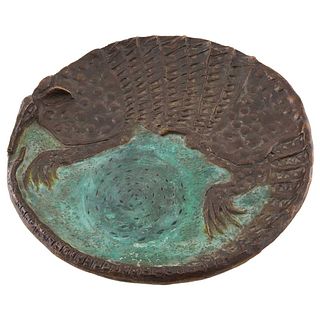 ROSENDO PÉREZ PINACHO, Plato armadillo, Signed, Bronze plate, 11" (28 cm) in diameter, RECOVERY PRICE