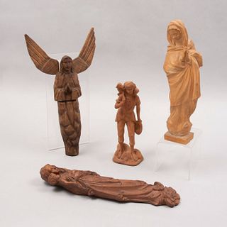 Lote de 4 esculturas religiosas. Una italiana. Siglo XX. En talla de madera. Consta de: 2 Madonnas, buen pastor y Ángel.