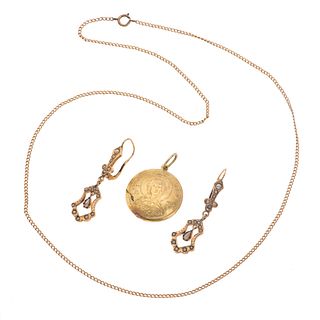 Collar, pendiente y par de aretes en oro amarillo de 8k. Diseño de campana. Peso: 9.4 g.
