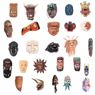 Lote de 26 máscaras. México, América del Norte, Haití, Costa Rica, África e Italia. Siglo XX. Diseños antropomorfos y zoomorfos.