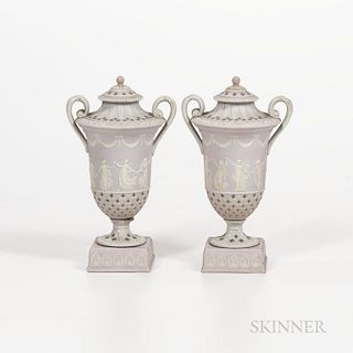 Pair of Wedgwood Tricolor Diceware Jasper Dip Vases and Covers, England, 19th century, applied white relief to a pale lilac ground with