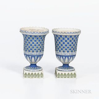Pair of Wedgwood Tricolor Diceware Jasper Dip Vases with Covers, England, early 19th century, scalloped rim to a bell shape with pierce