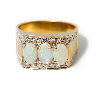 Vintage 18K Yellow Gold Opal and Diamond Ring