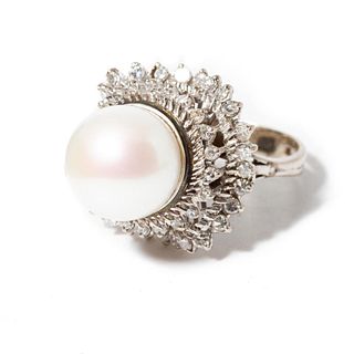 18k and 12.32mm pearl ring, 7.5 dwts