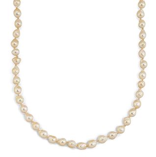 A CULTURED PEARL NECKLACE, the cultured pearls approx. 5.2 