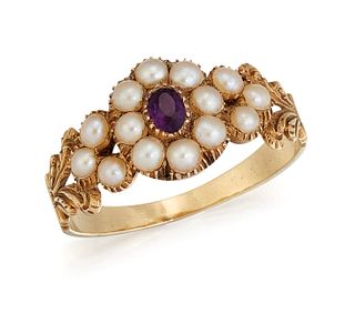AN EARLY 19TH CENTURY AMETHYST AND SPLIT PEARL RING, the ce