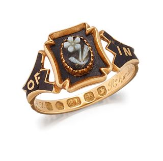 A VICTORIAN 18 CARAT GOLD AND ENAMEL MOURNING RING, hallmar
