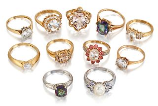 A QUANTITY OF 9CT AND GEMSET RINGS, to include quartz, 'mys