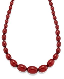 A CHERRY AMBER COLOURED BEAD NECKLACE, the graduated beads 