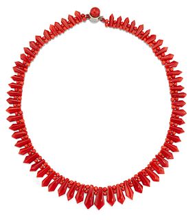 A CORAL FRINGE NECKLACE, with tapered coral lozenges inters
