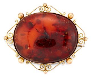AN AMBER BROOCH, the oval amber specimen brooch, collet mou