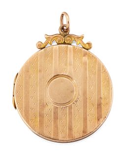 AN EARLY 20TH CENTURY LOCKET, the round locket with engrave