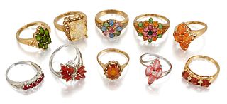 A QUANTITY OF 9 CARAT AND 18 CARAT GOLD GEMSET RINGS, to in