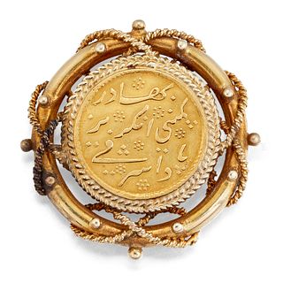 AN ENGLISH EAST INDIA COMPANY MEDALLION BROOCH, the round m