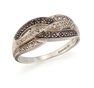 A 9 CARAT GOLD BLACK AND WHITE DIAMOND RING, the three stra
