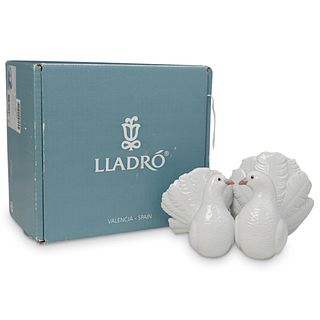 Lladro "Couple Of Doves" Porcelain Figurine
