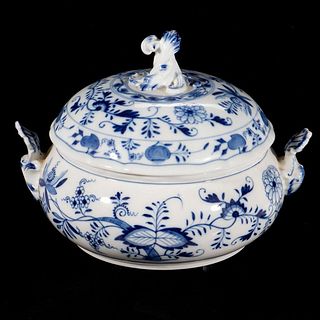 Meissen Blue & White Porcelain Covered Serving Bowl