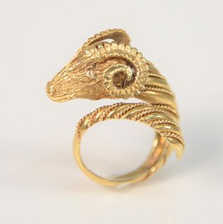 18K gold ring with rams head, size 4 - 5, 12.1 gr.