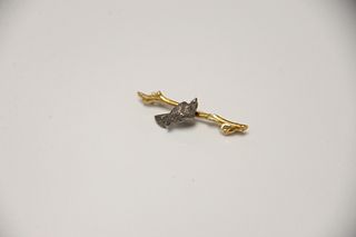 Gold pin in form of a branch mounted with bird, lg.1 1/2", 3.7 gr.